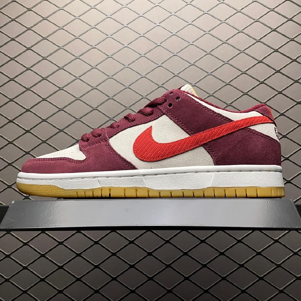 Skate Like a Girl x Nike SB Dunk Low 联名款